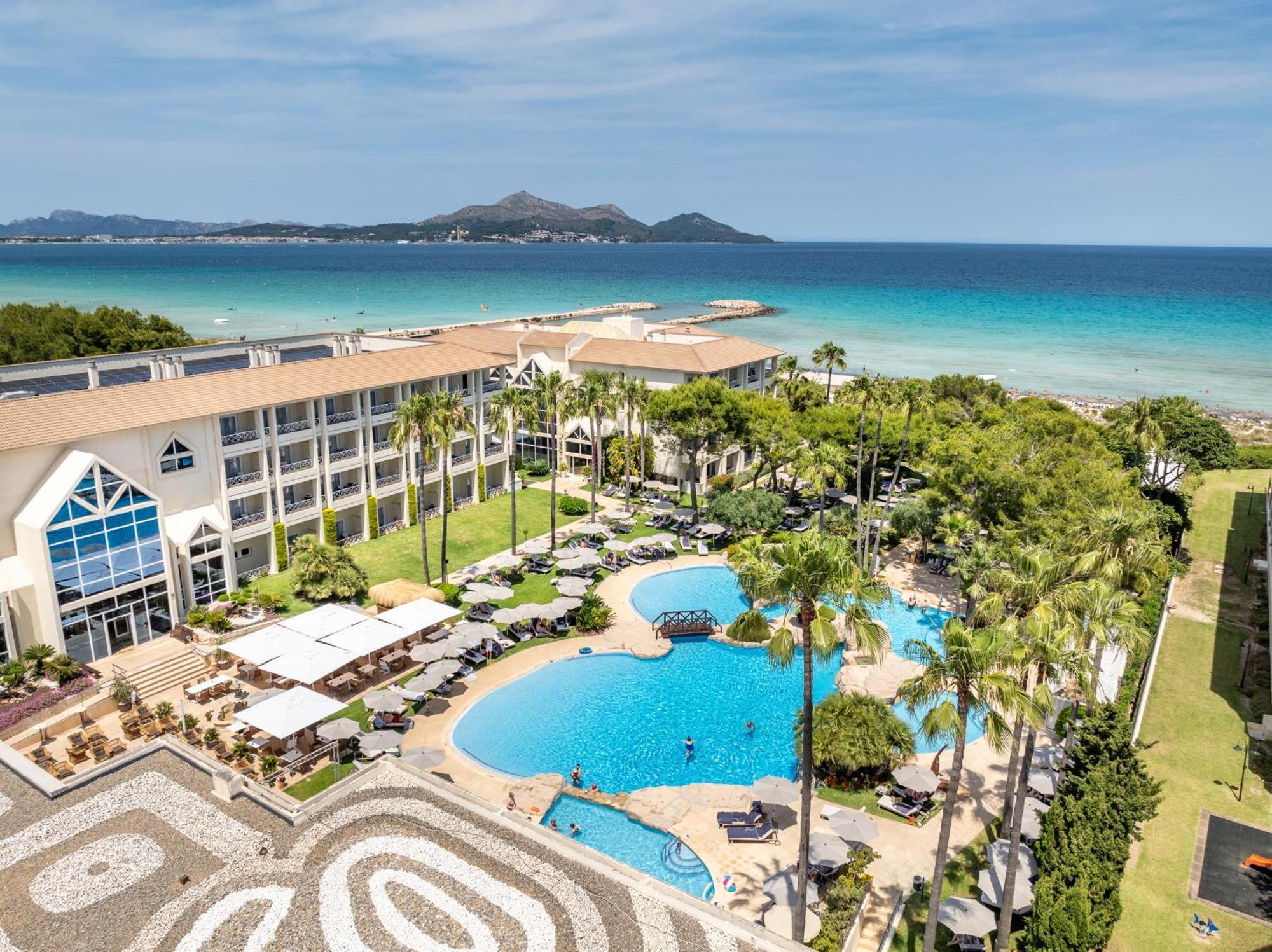Grupotel Parc Natural & Spa Playa de Muro  Buitenkant foto Aerial view of the hotel