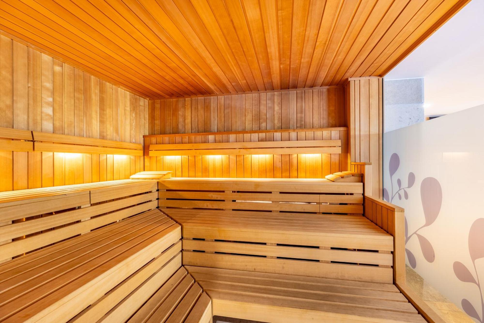 Grupotel Parc Natural & Spa Playa de Muro  Buitenkant foto A modern Finnish sauna