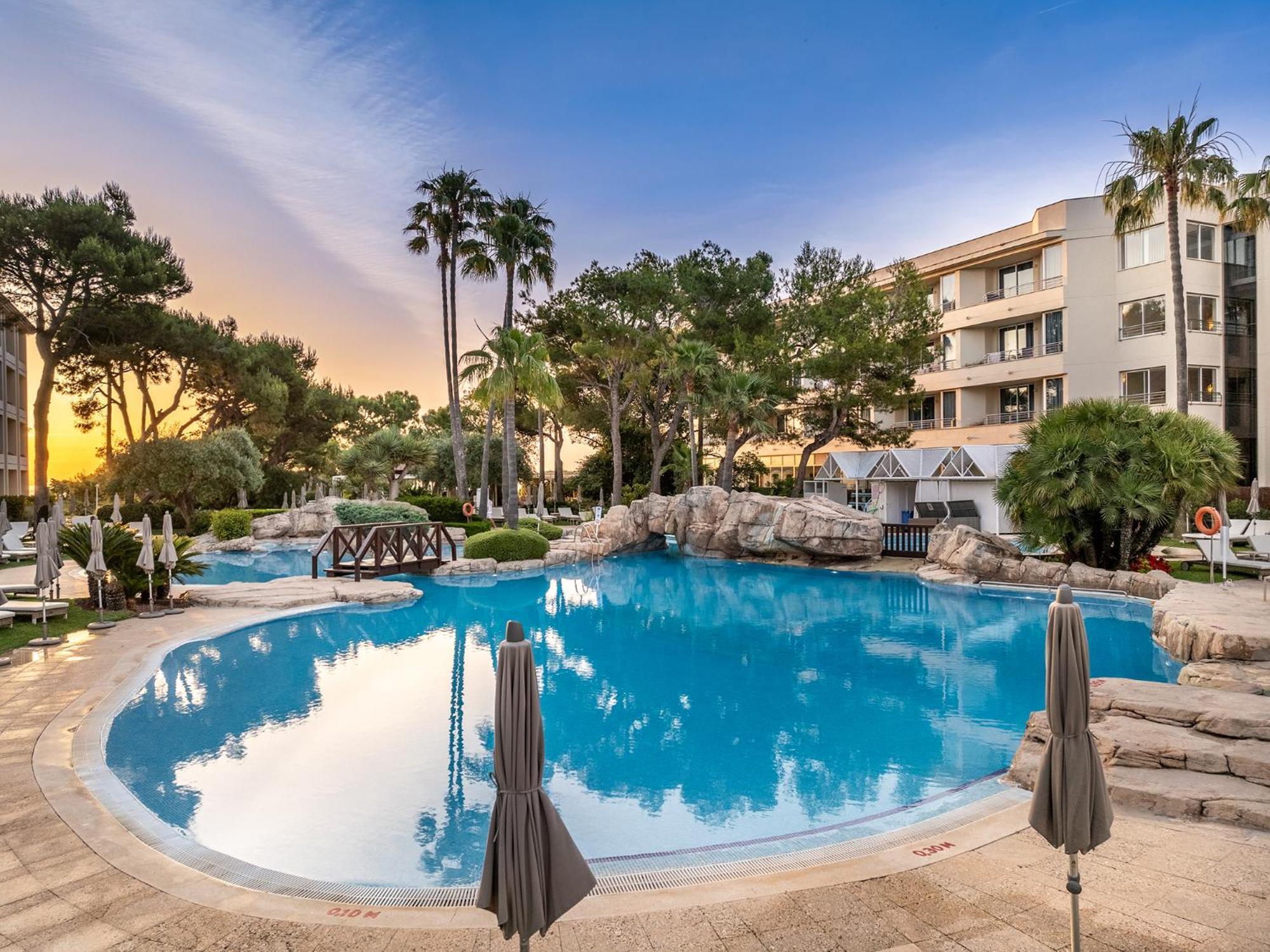 Grupotel Parc Natural & Spa Playa de Muro  Buitenkant foto The pool at the hotel
