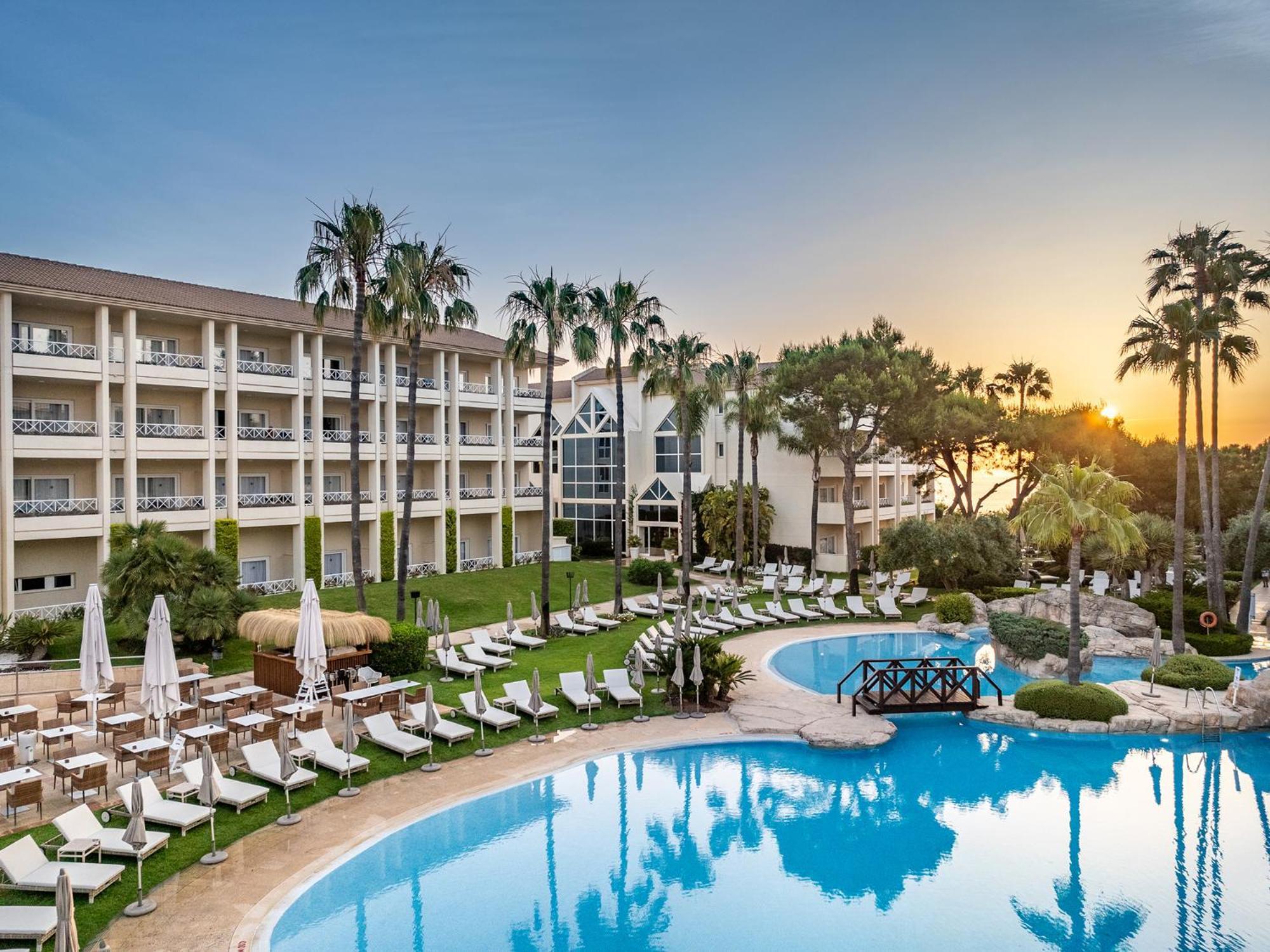 Grupotel Parc Natural & Spa Playa de Muro  Buitenkant foto Hilton Nicosia