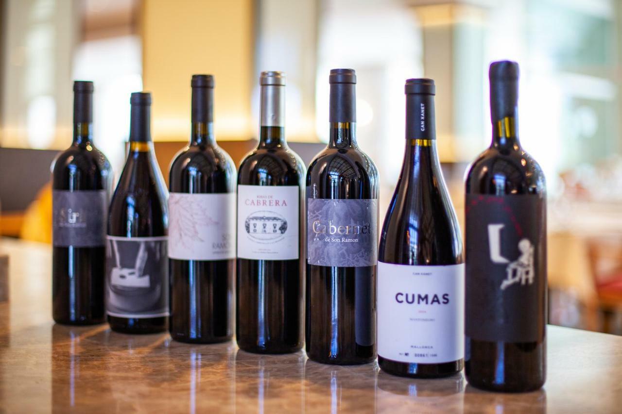 Grupotel Parc Natural & Spa Playa de Muro  Buitenkant foto A selection of California wine